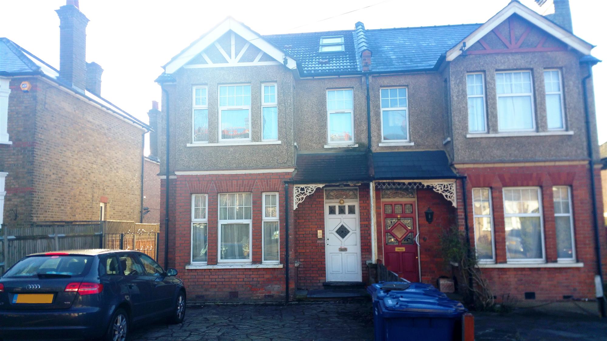 Flat Park Road in Greater London