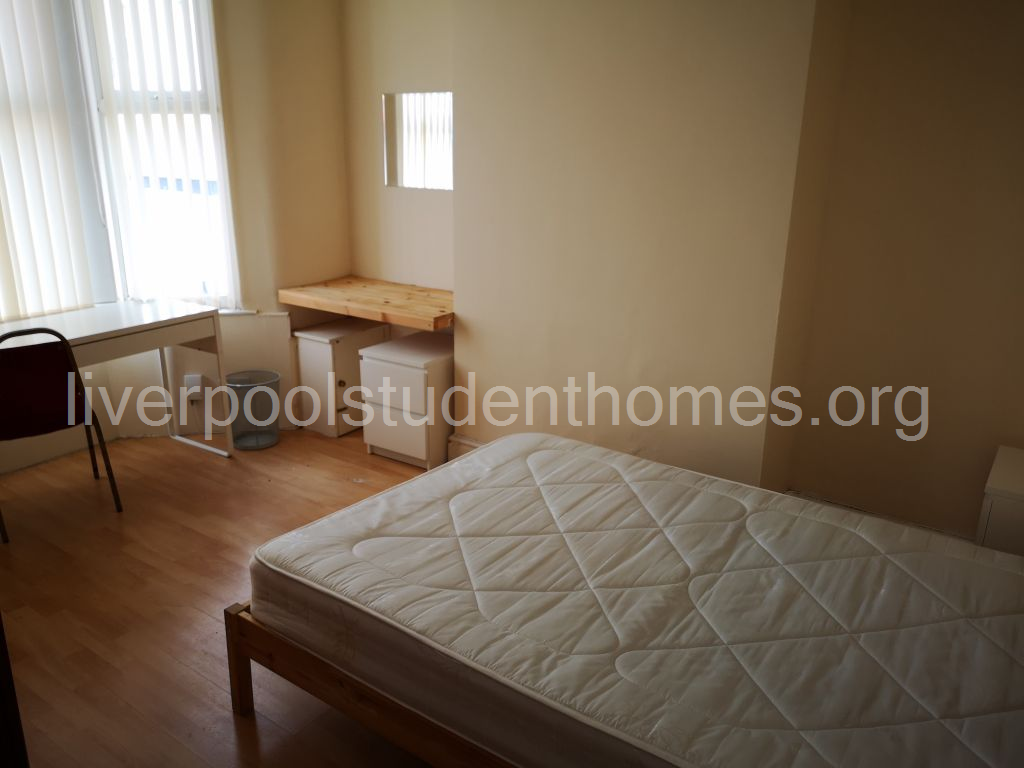 Room Shaw Street in Liverpool