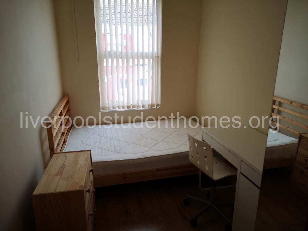 Room Shaw Street in Liverpool