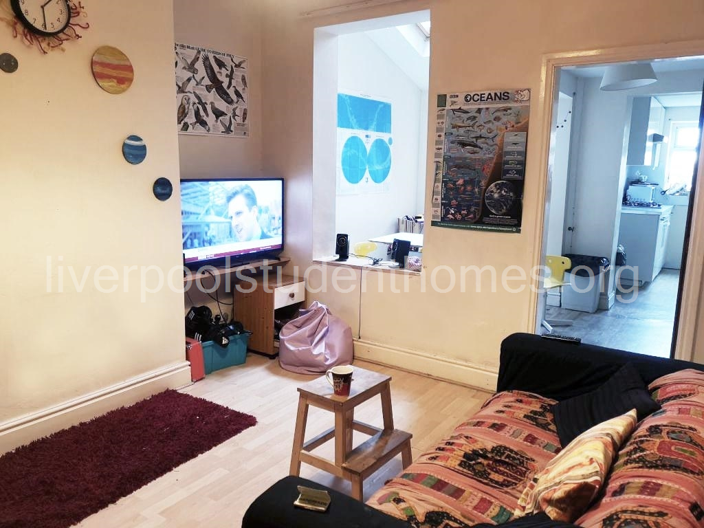 Room Shaw Street in Liverpool