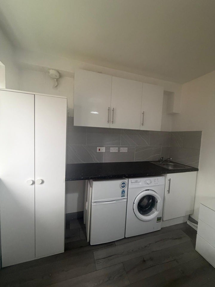 Flat Merlin Close in Greater London