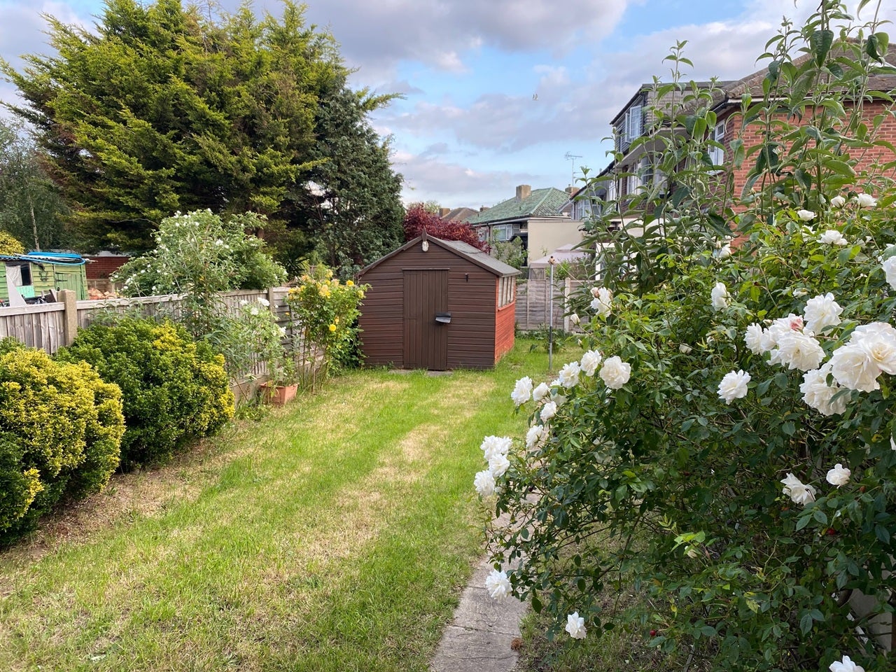 Room Sandhurst Drive in Greater London