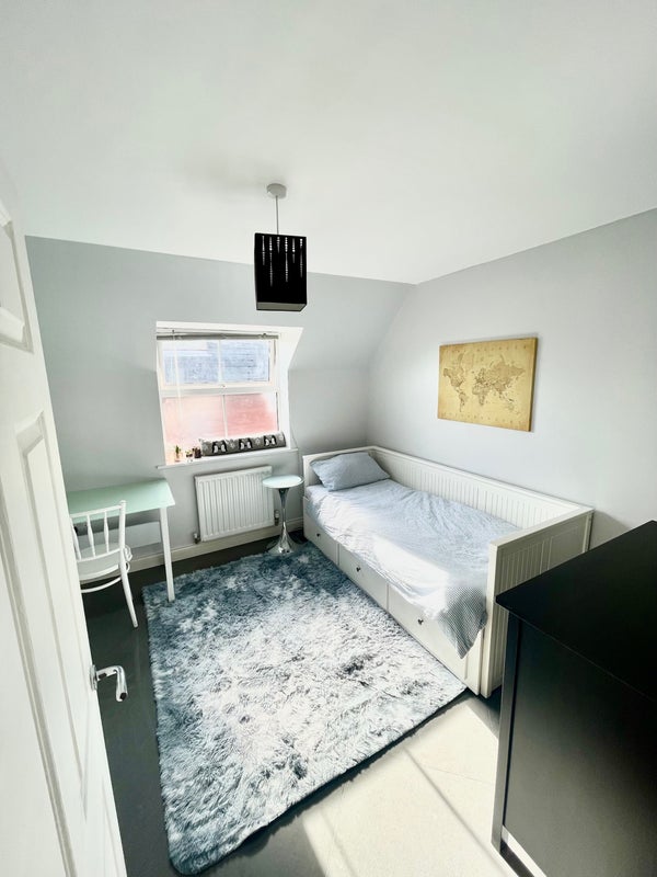 Room Richmond Park Road in Bournemouth