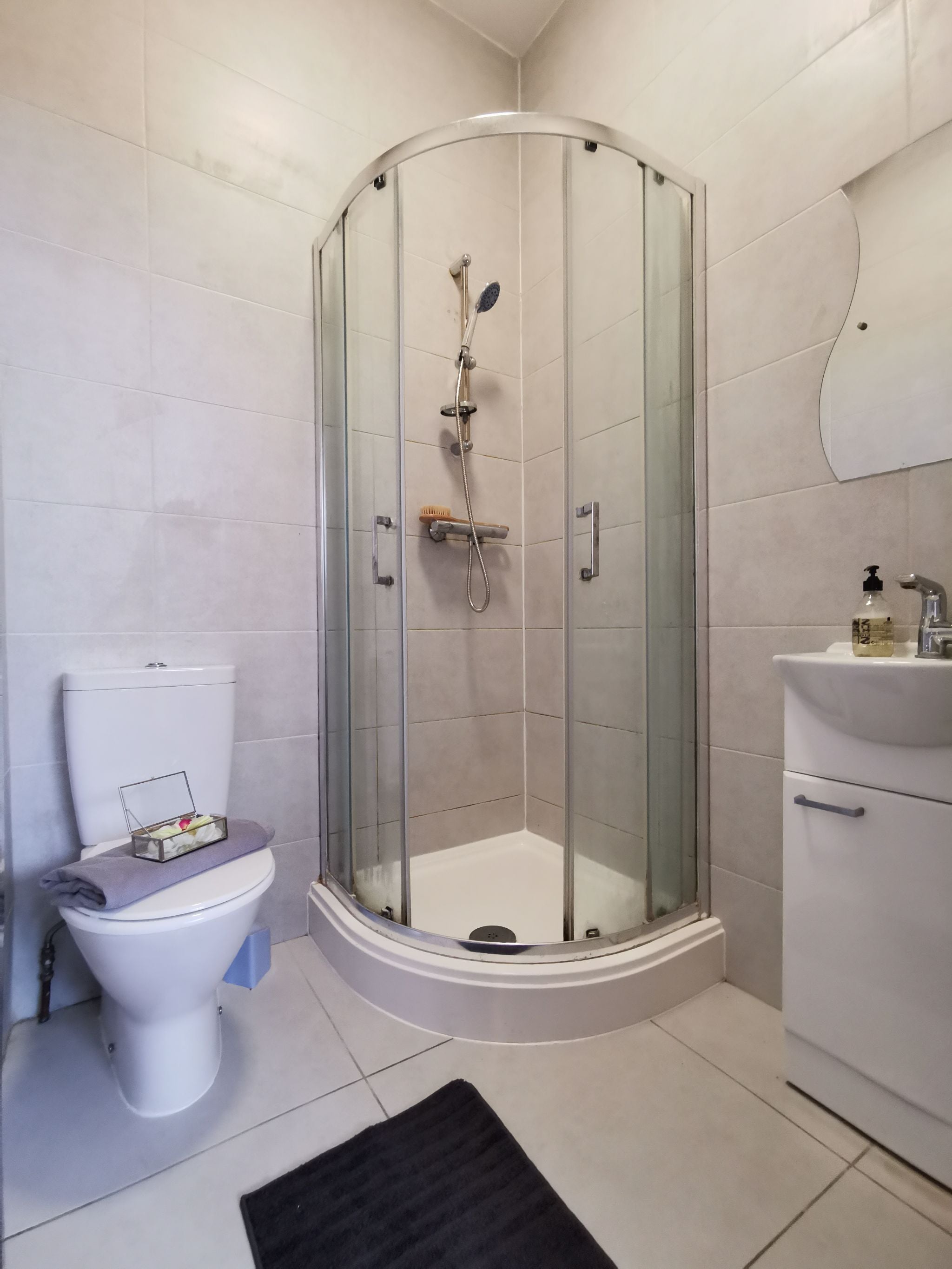 Flat Heathfield Park in Greater London