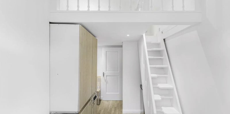 Flat Courtfield Gardens in Greater London