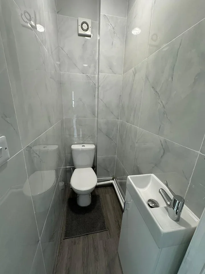 Room Seymour Avenue in Greater London