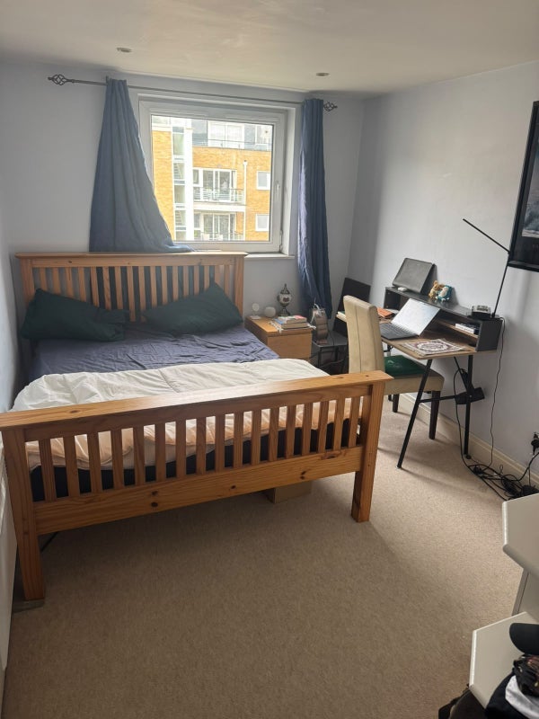Room Smugglers Way in Greater London