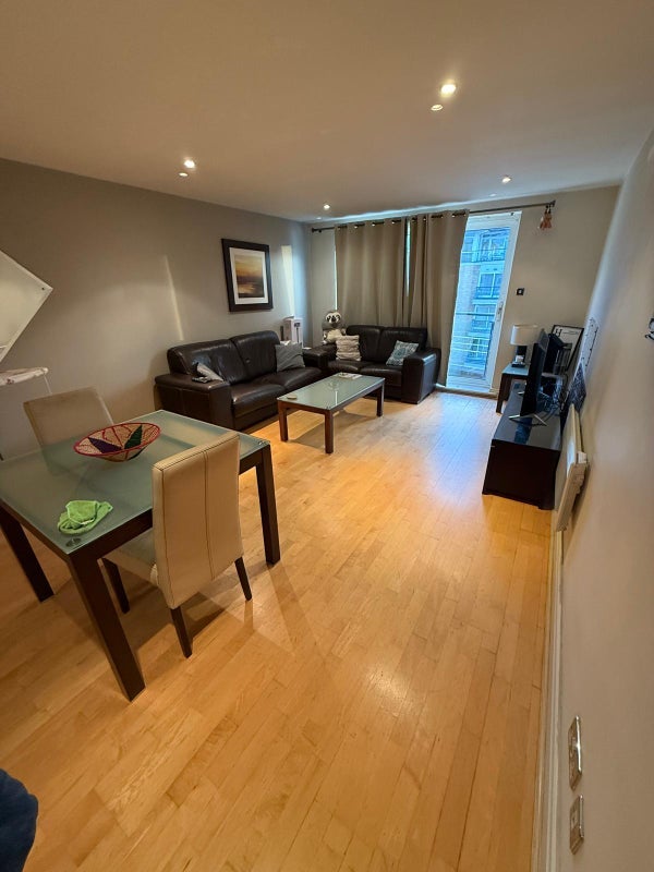 Room Smugglers Way in Greater London