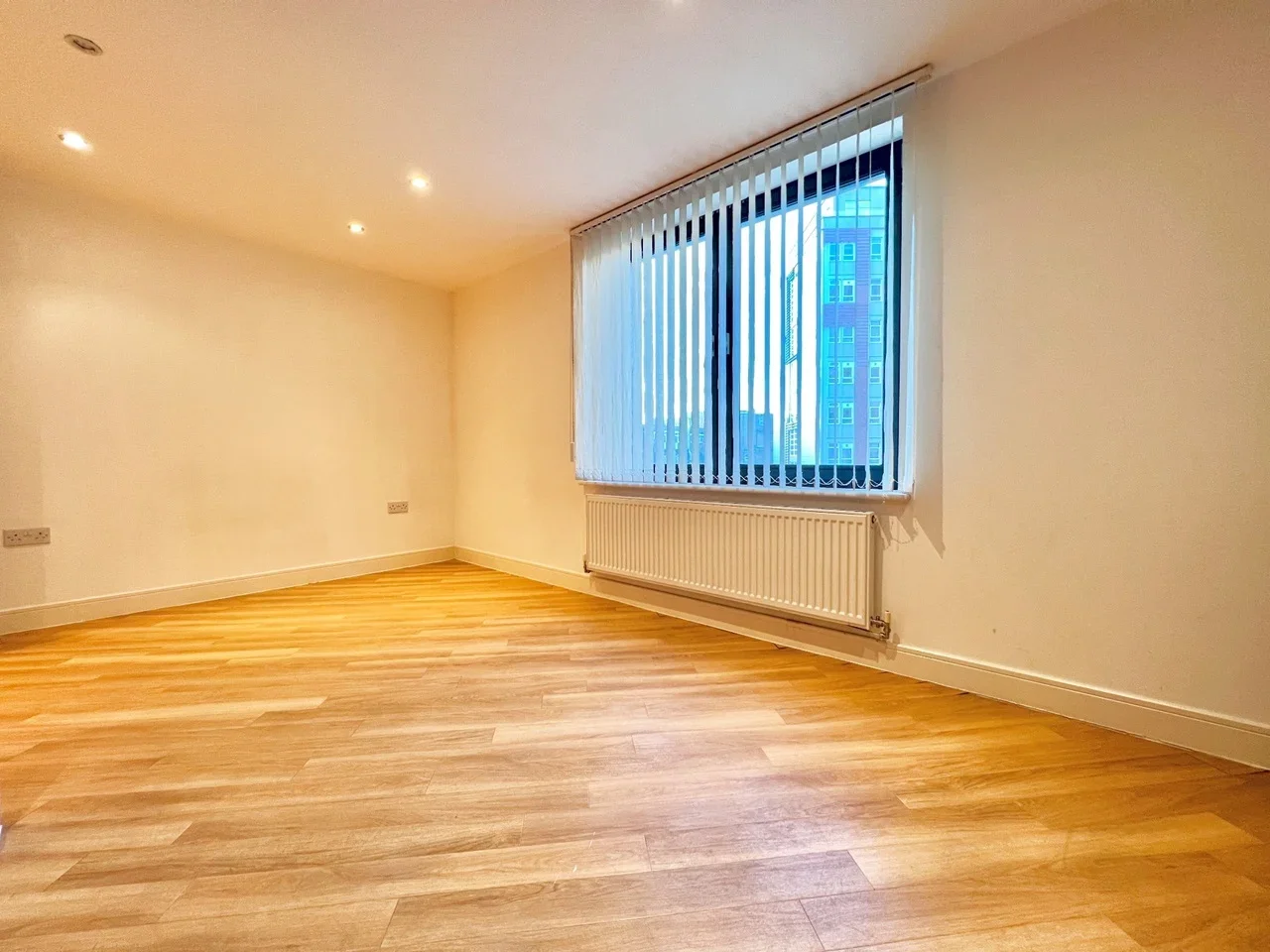 Flat Bramley Crescent in Greater London