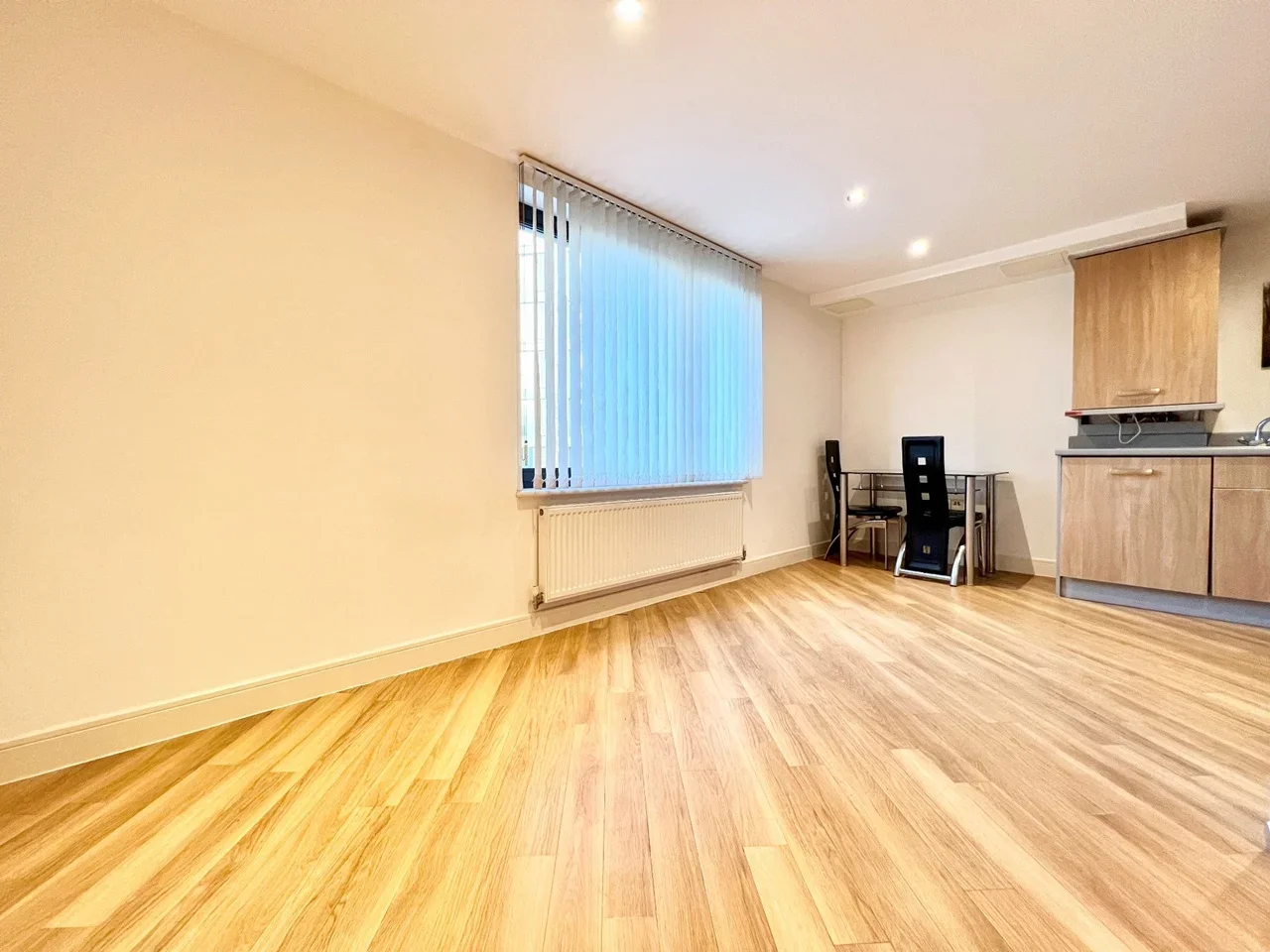 Flat Bramley Crescent in Greater London