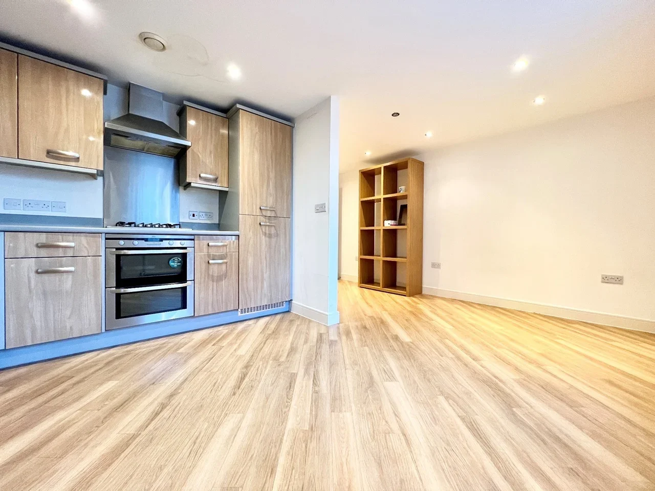 Flat Bramley Crescent in Greater London