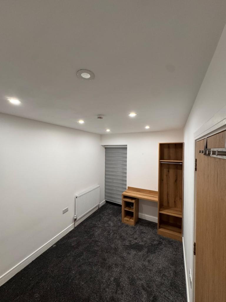 Flat Barking Road in Greater London