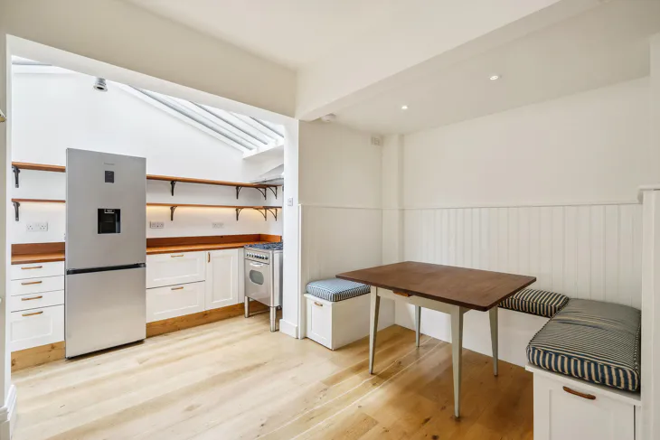 Flat Wallingford Avenue in Greater London