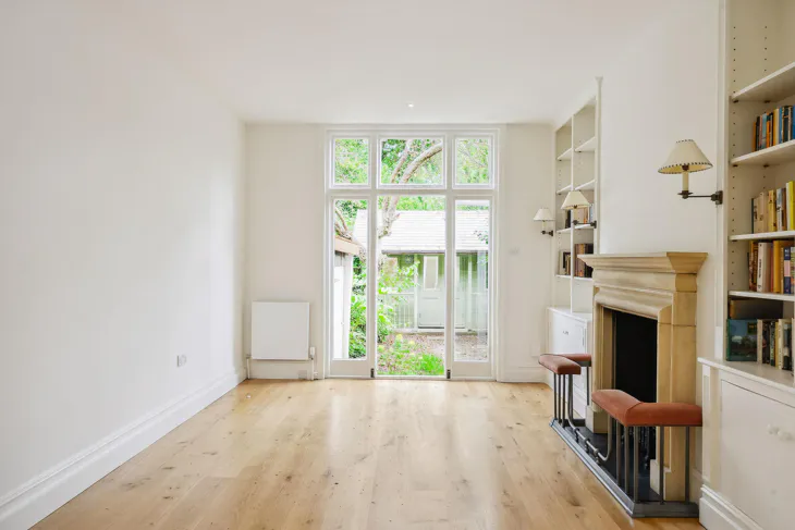 Flat Wallingford Avenue in Greater London