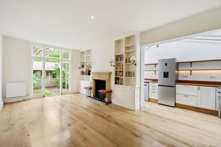 Flat Wallingford Avenue in Greater London