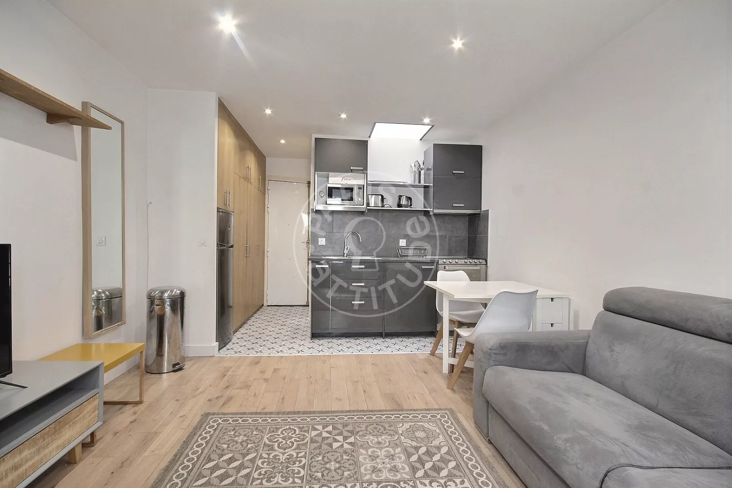 Appartement Rue de Ponthieu à Paris