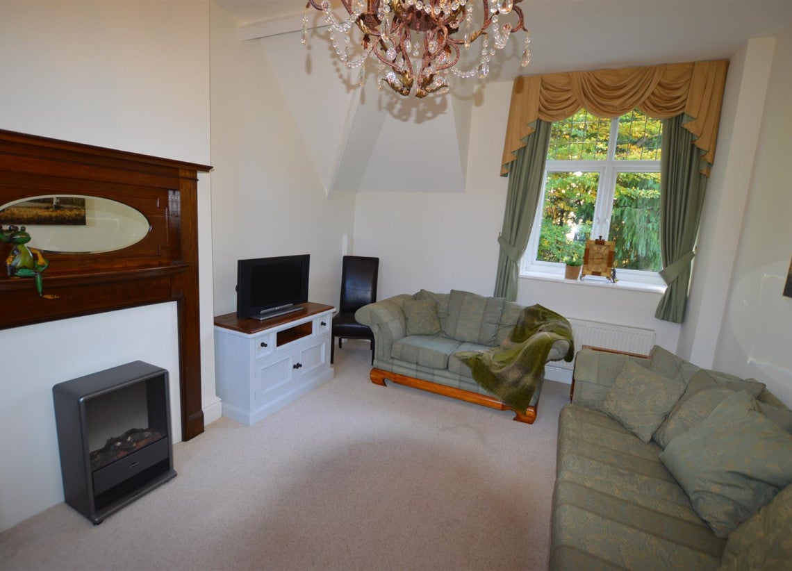 Flat Queenswood Court in Coventry