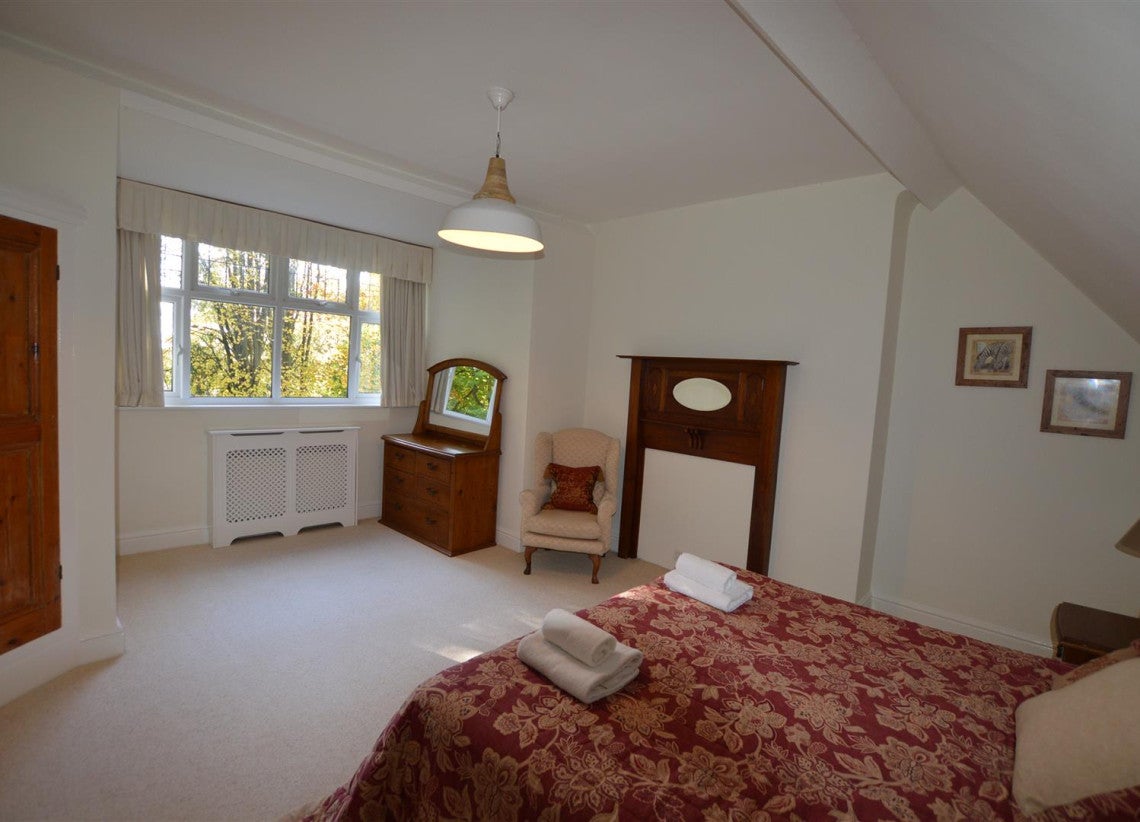 Flat Queenswood Court in Coventry