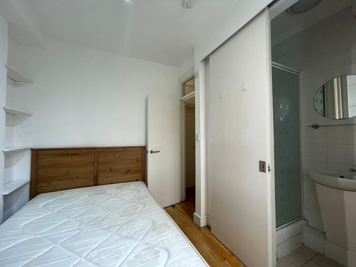Flat Caledonian Road in Greater London