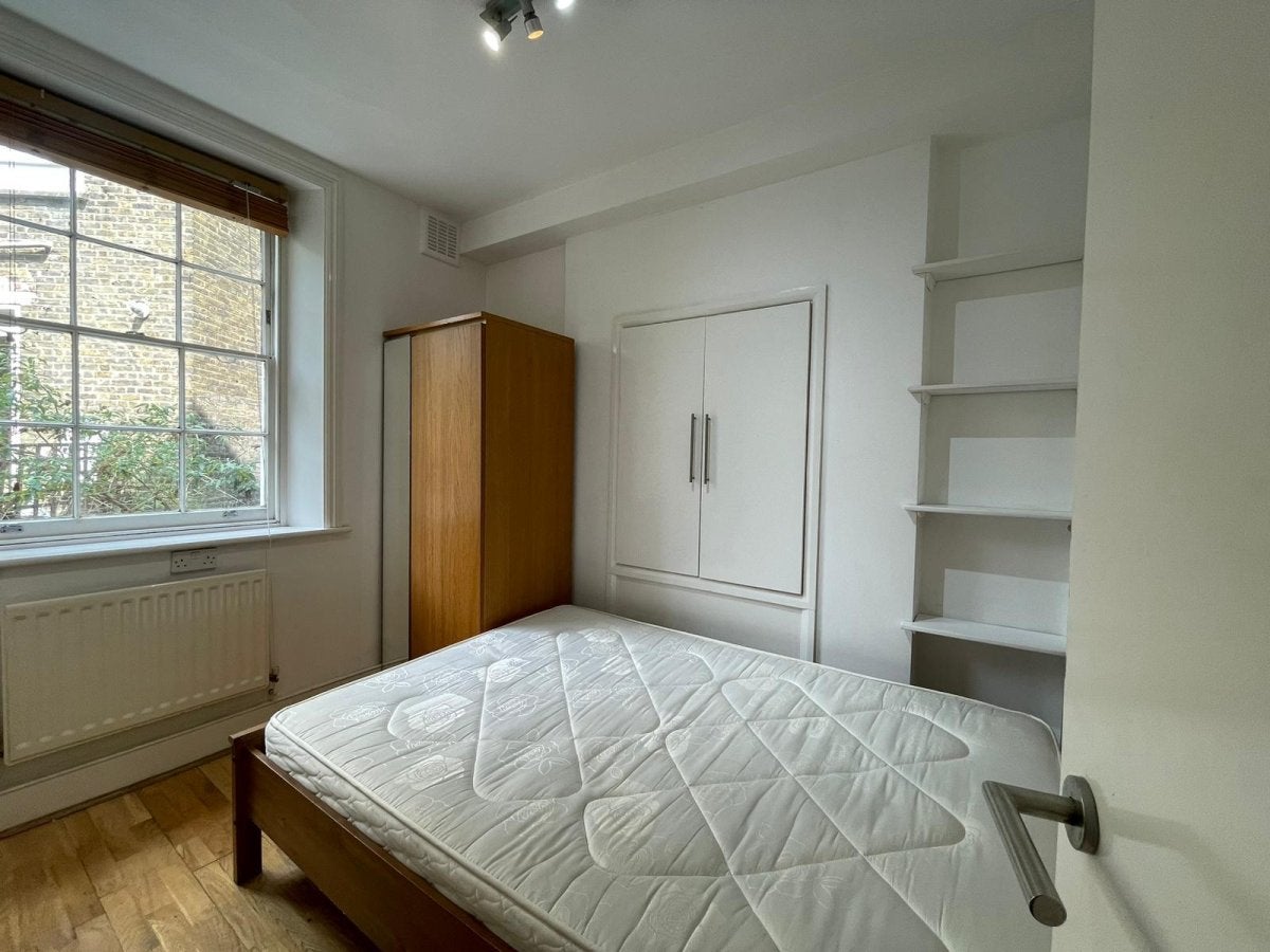 Flat Caledonian Road in Greater London