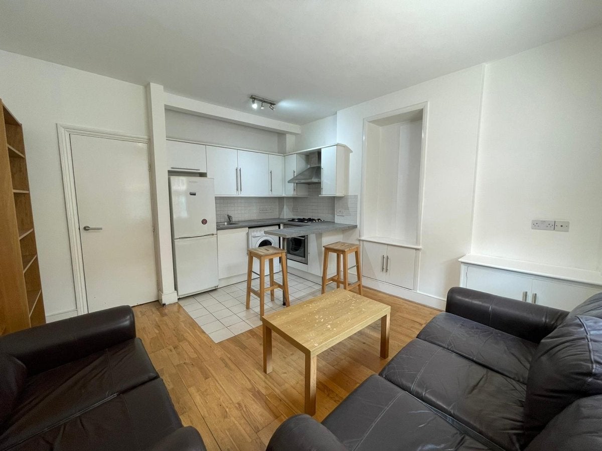 Flat Caledonian Road in Greater London