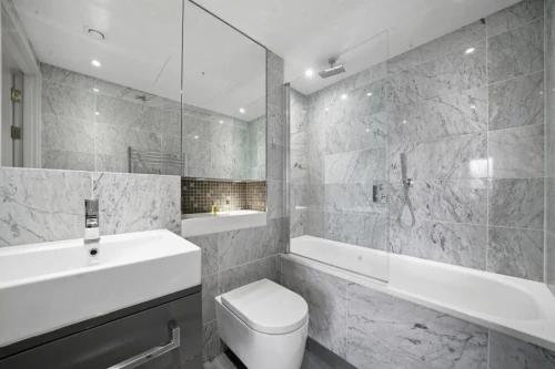 Room Ash Avenue in Greater London