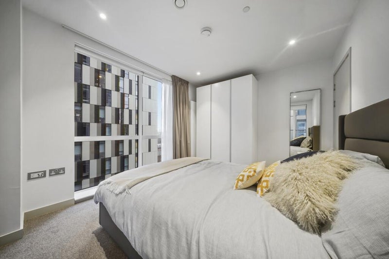 Room Ash Avenue in Greater London