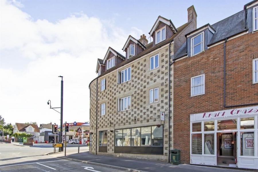 Flat High Street in Amesbury