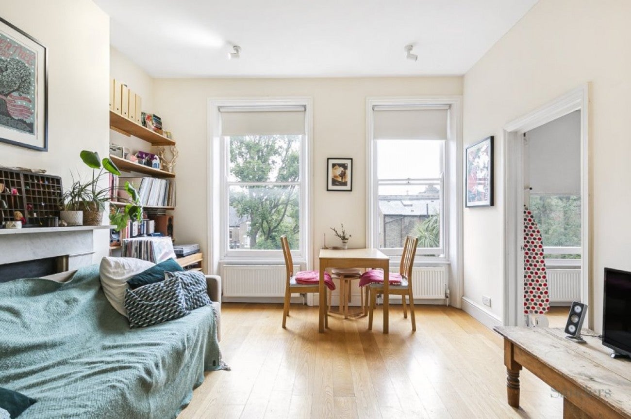 Flat Aberdeen Road in Greater London