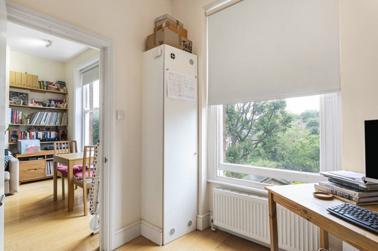 Flat Aberdeen Road in Greater London