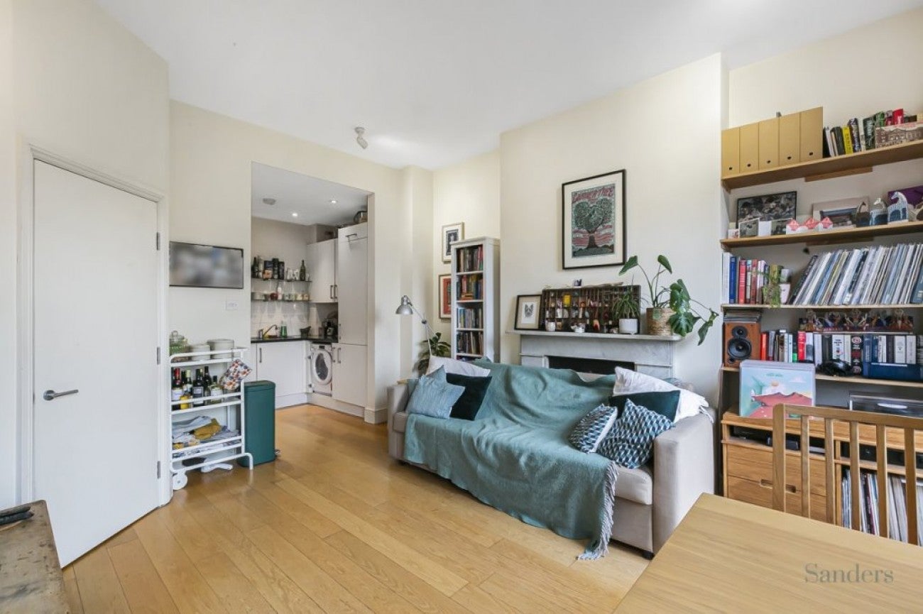 Flat Aberdeen Road in Greater London
