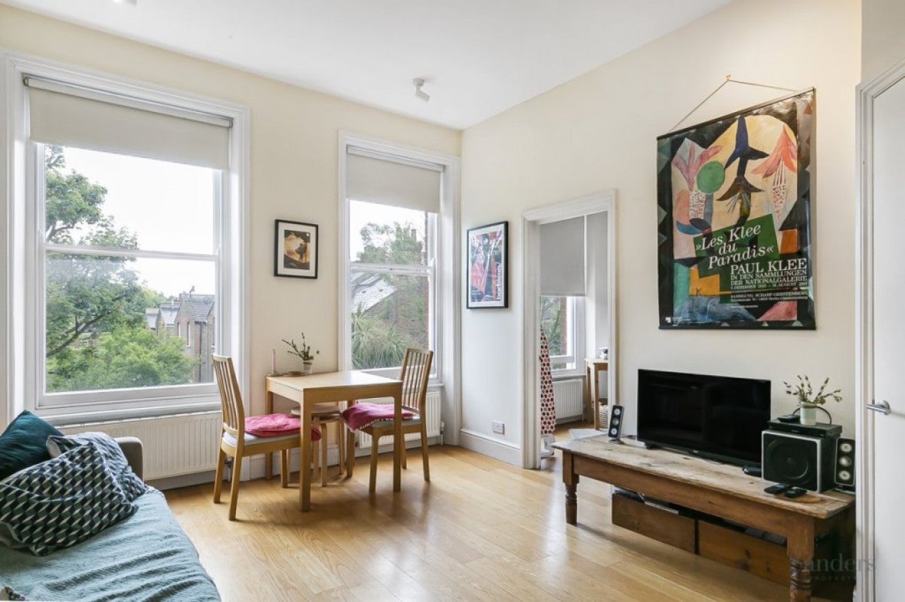 Flat Aberdeen Road in Greater London
