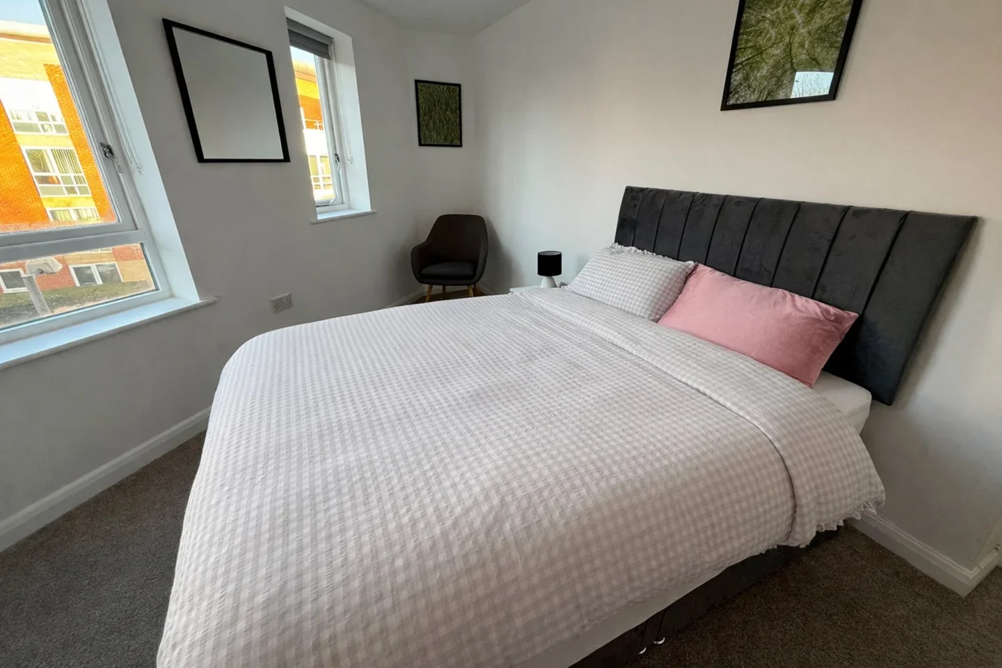 Flat Albatross Close in Greater London