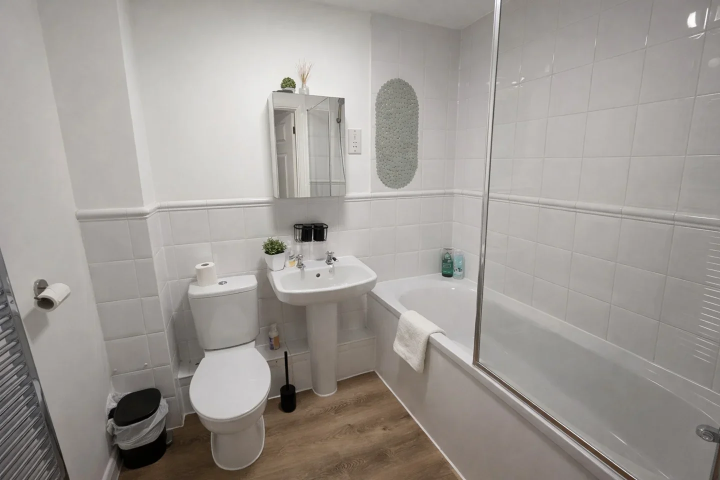 Flat Albatross Close in Greater London