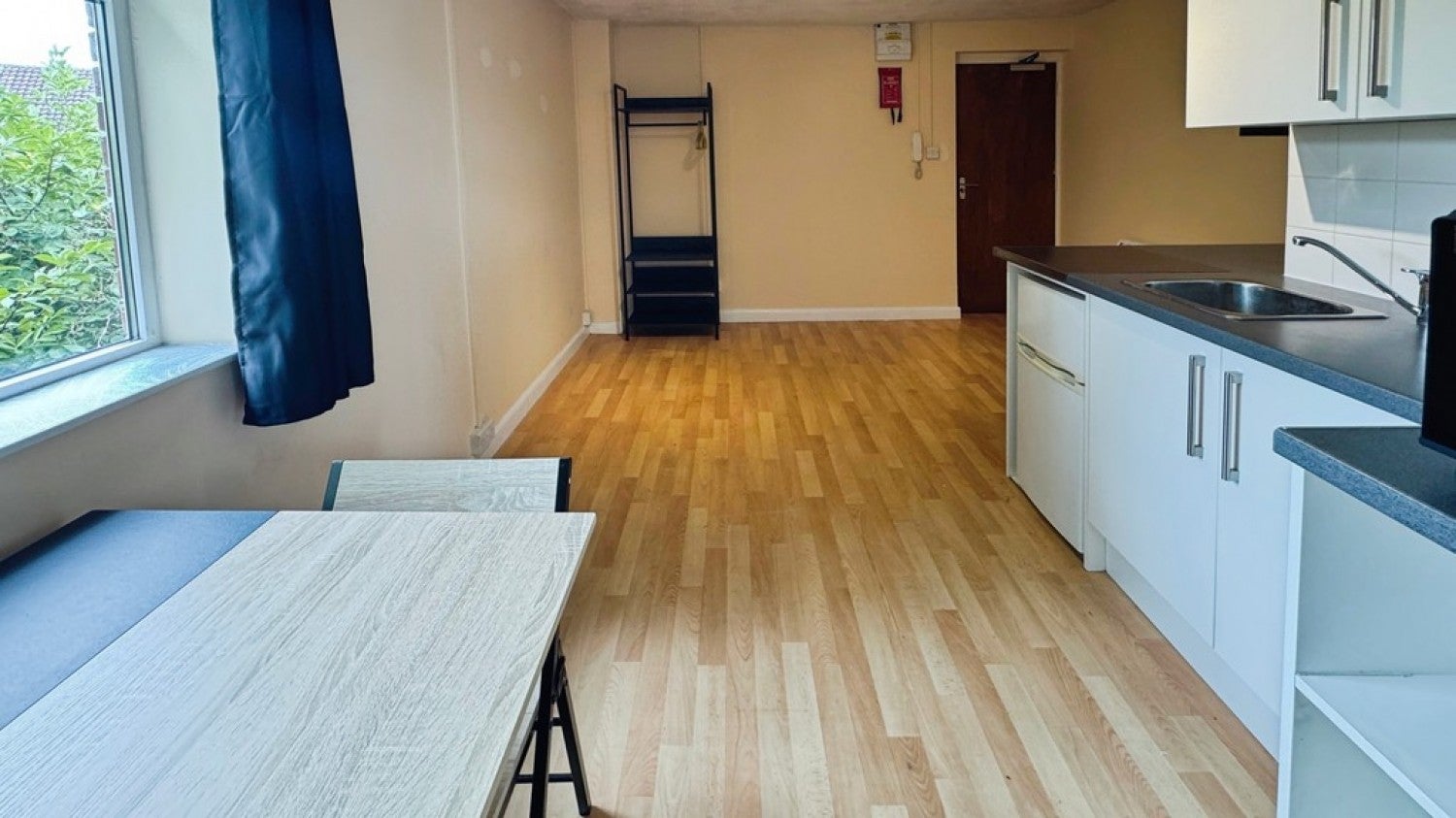 Flat Frome Road in Trowbridge