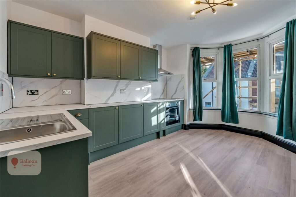 Flat Warden Road in Bristol