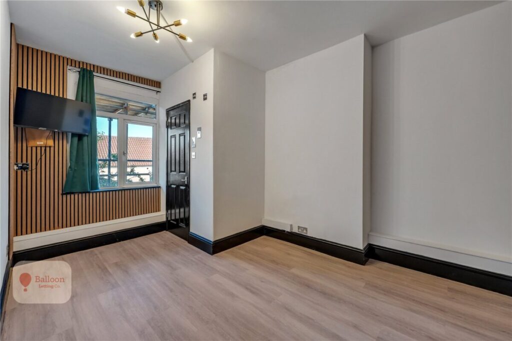 Flat Warden Road in Bristol