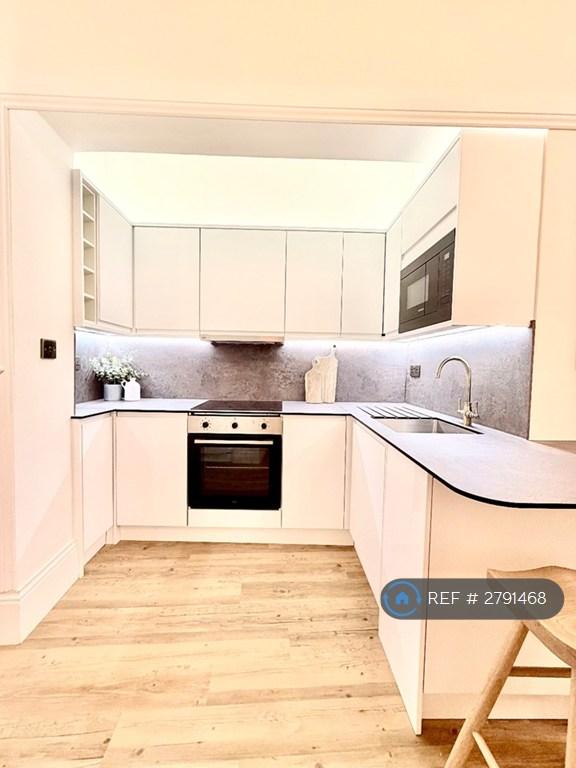 Flat Nether Street in Greater London