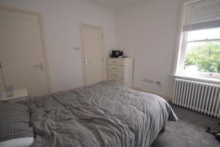 Flat Redlands Road in Reading