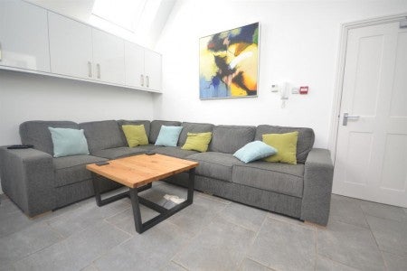 Flat Redlands Road in Reading