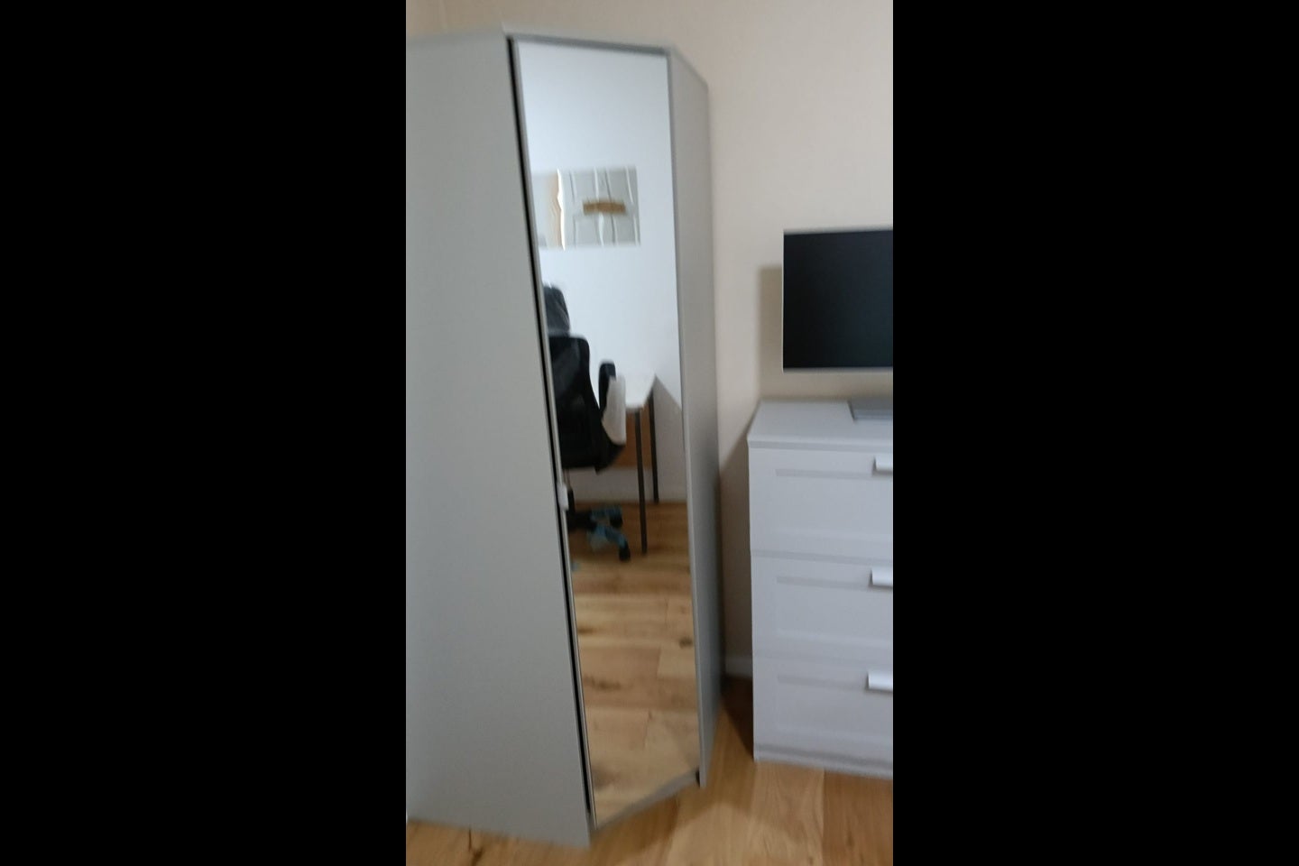 Room Brooklands Road in Crawley