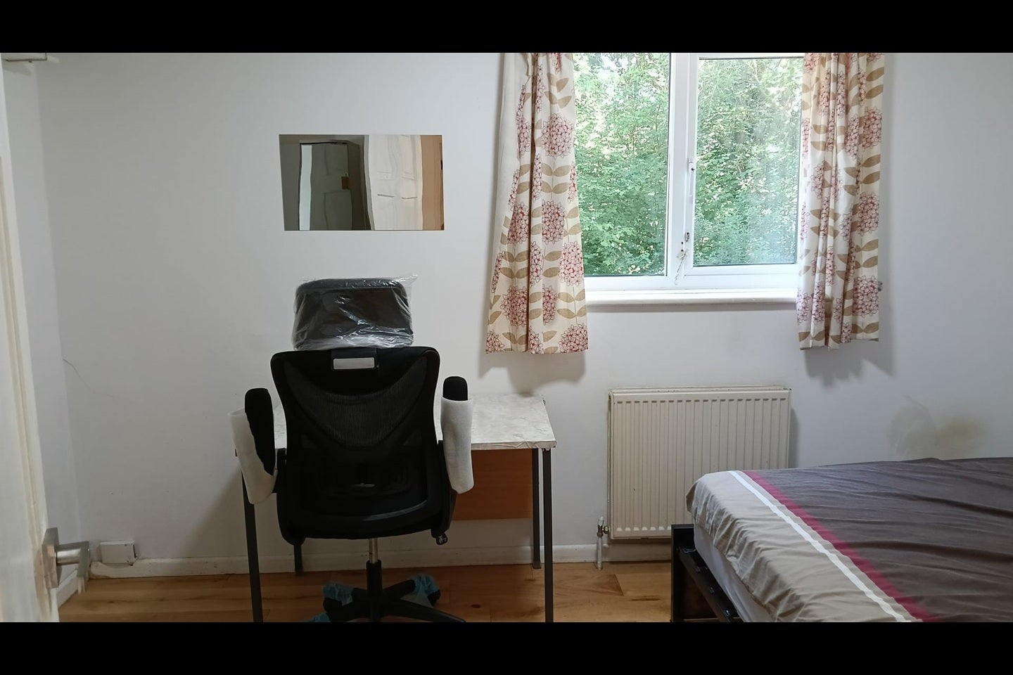 Room Brooklands Road in Crawley