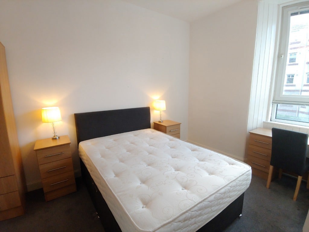 Flat Stewart Terrace in City of Edinburgh