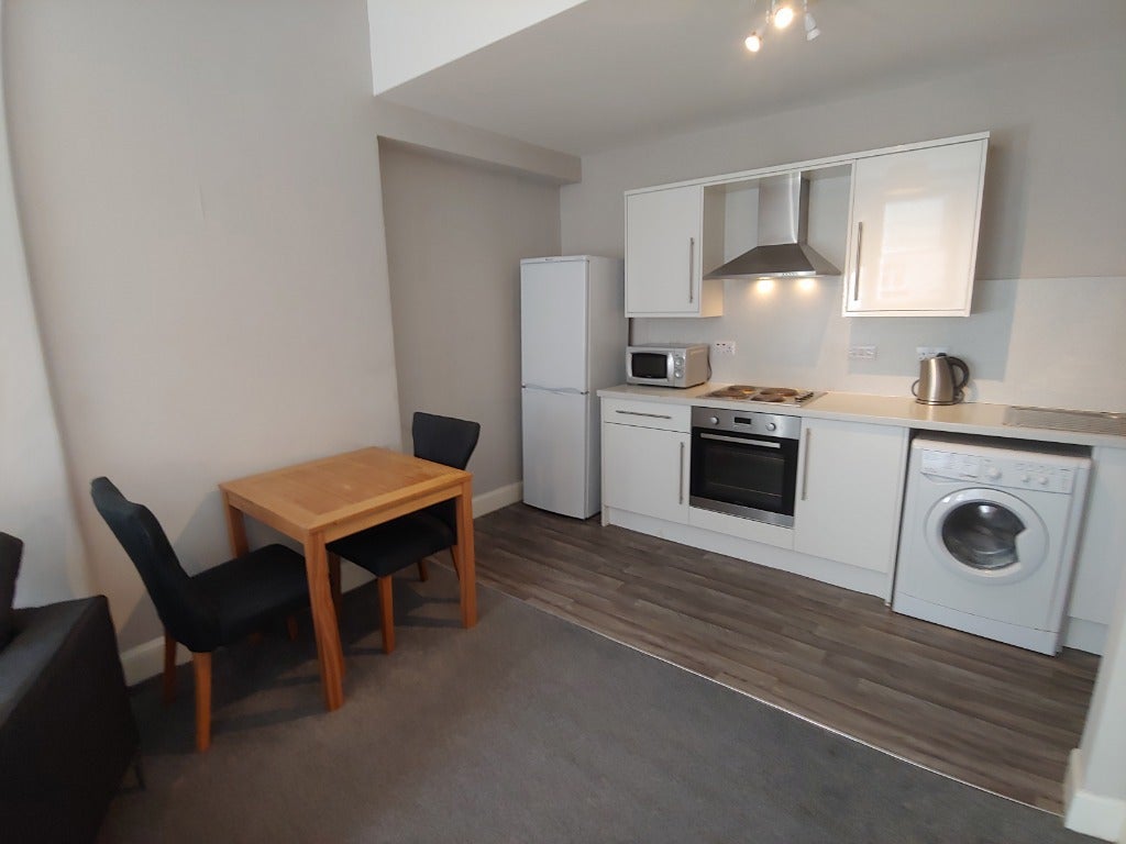 Flat Stewart Terrace in City of Edinburgh