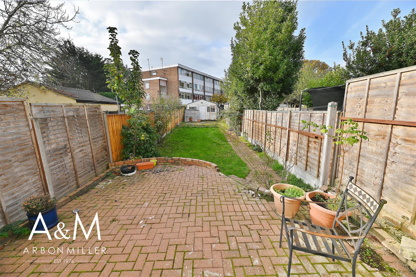 Flat Ascot Close in Greater London