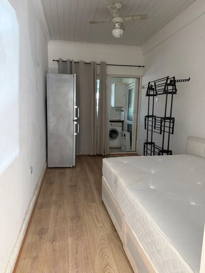 Flat Sheringham Avenue in Greater London