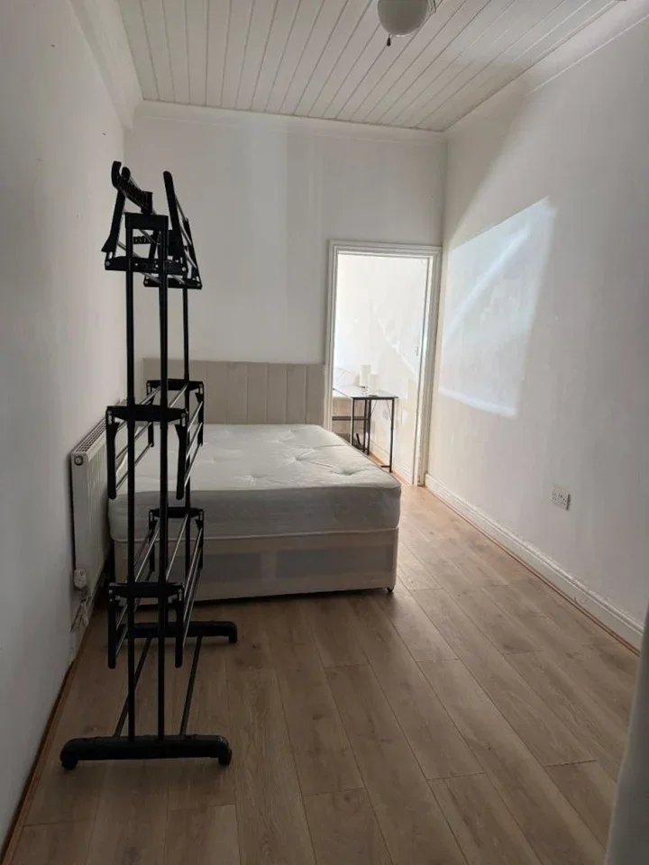 Flat Sheringham Avenue in Greater London