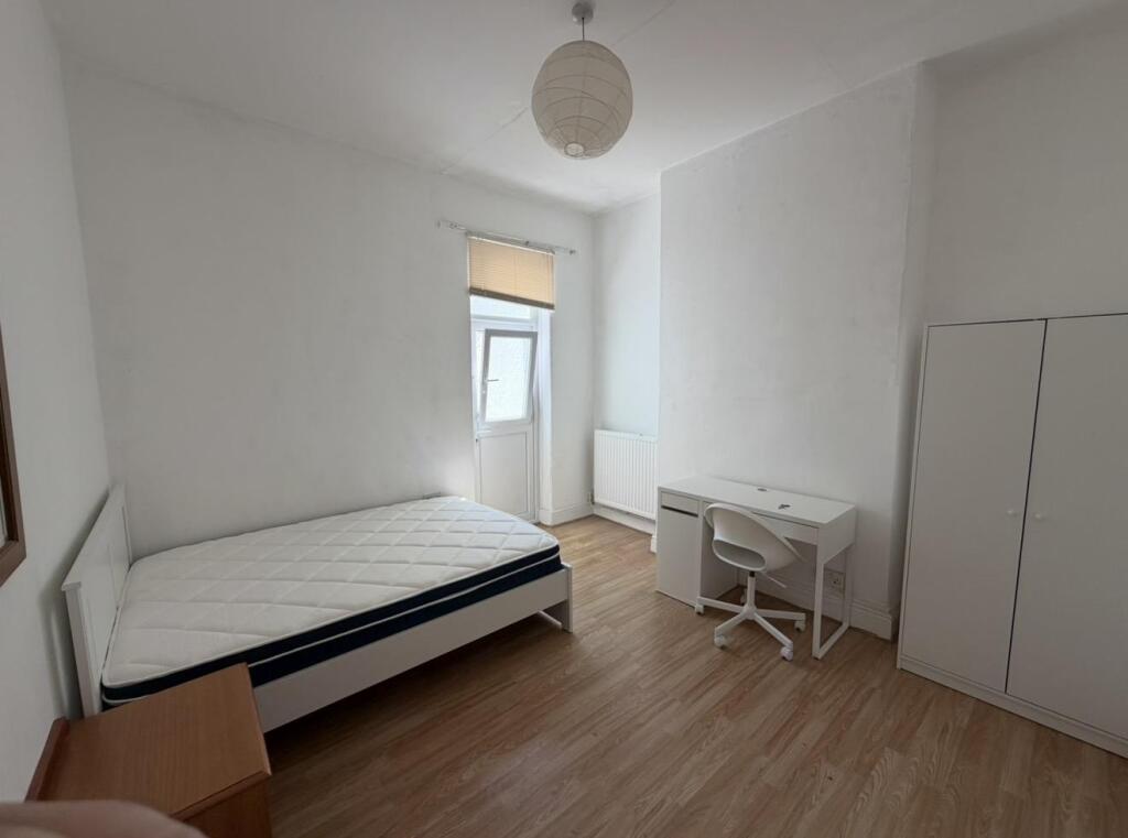 Room Ruthin Gardens in Cardiff