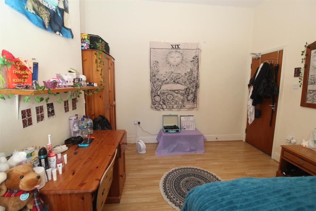 Room Senghennydd Road in Cardiff