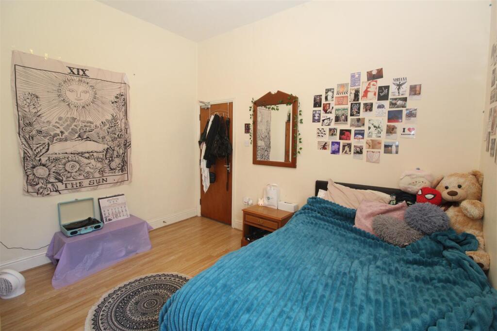 Room Senghennydd Road in Cardiff
